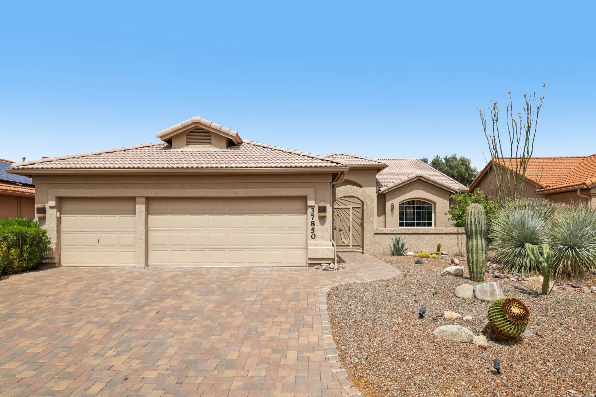 37850 S Rolling Hills Dr photo 1